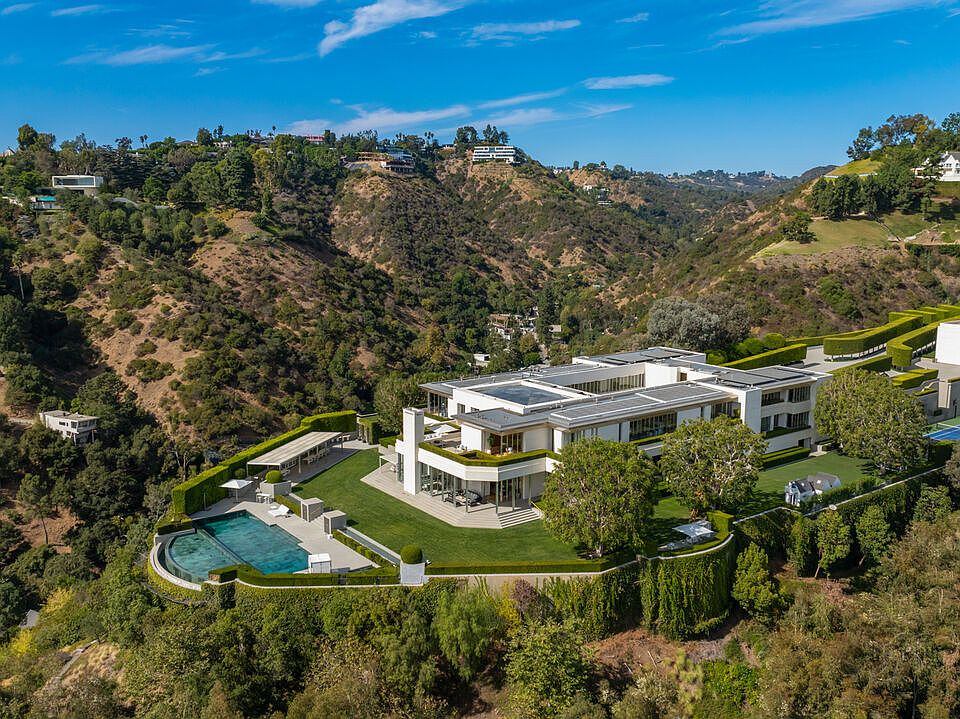 Mega-Mansions vs. Luxury Penthouses